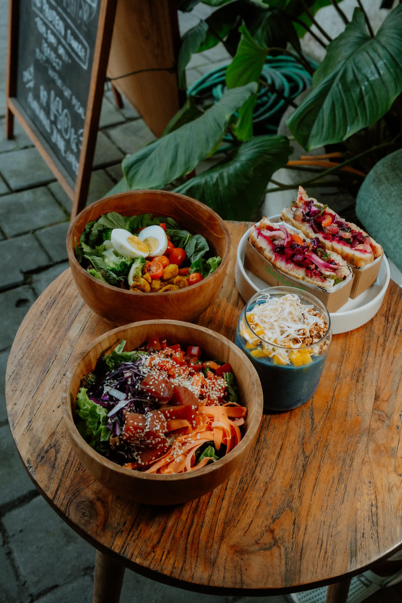 Poke bowl, salad and smoothie bowl styled at a Bali cafe for social content
